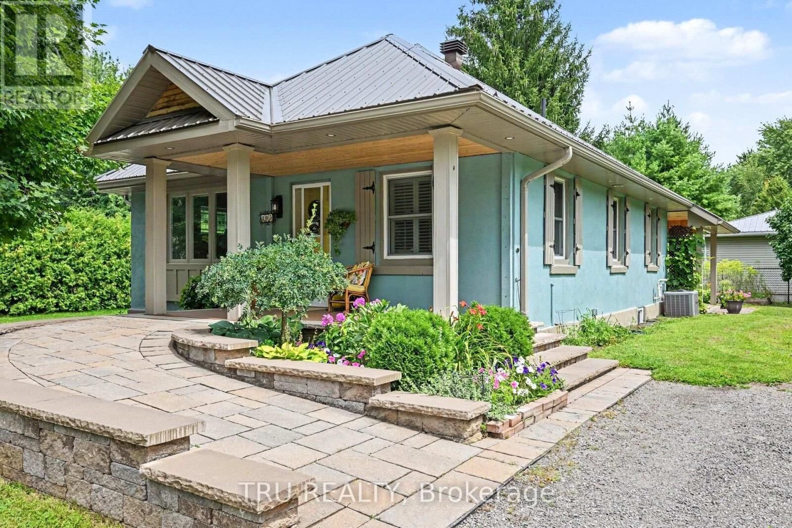 Property Photo:  405 Church Street  ON K0G 1N0 