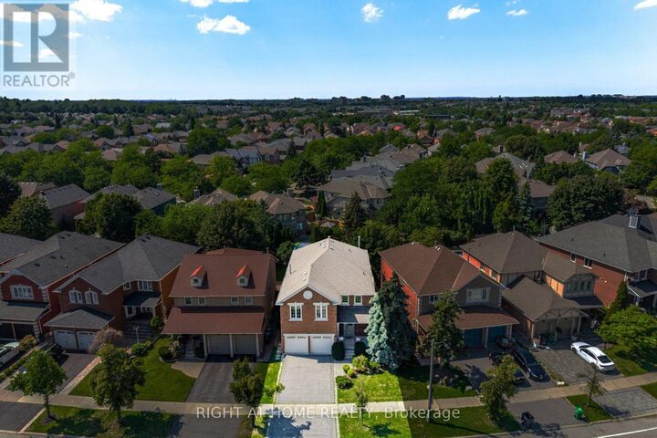 Property Photo: 5296 Middlebury Drive ON L5M 5E5