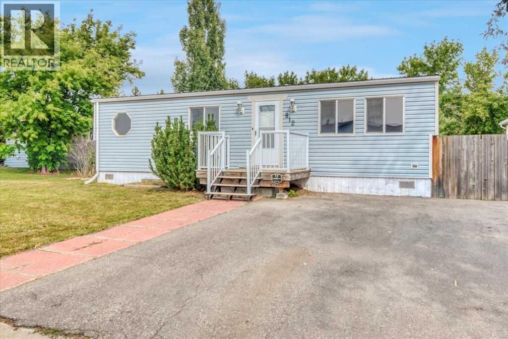 Property Photo: 812 Brentwood Crescent AB T1P 1E4