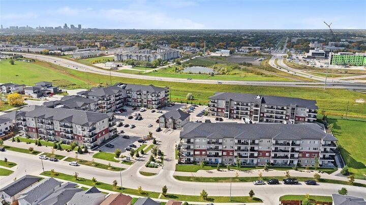 Property Photo: 50 Philip Lee Drive MB R3W 0P7