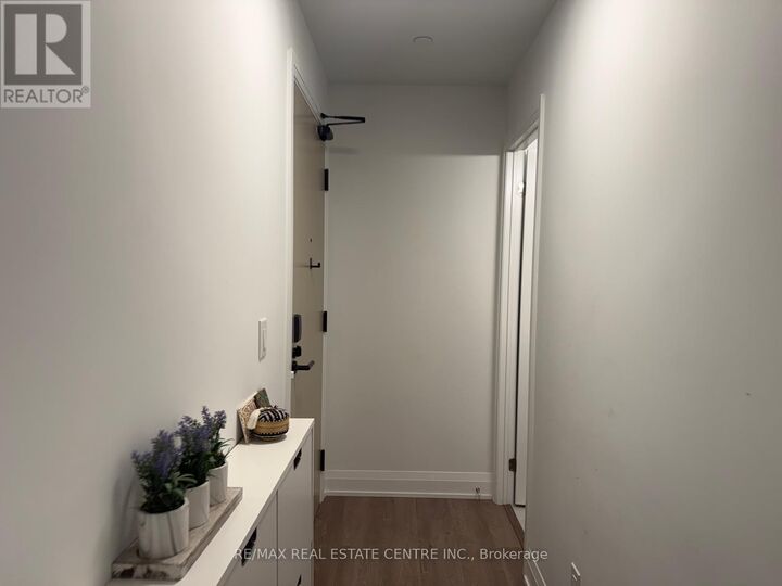 Property Photo: 3250 Carding Mill Trail 418 ON L6M 1L3