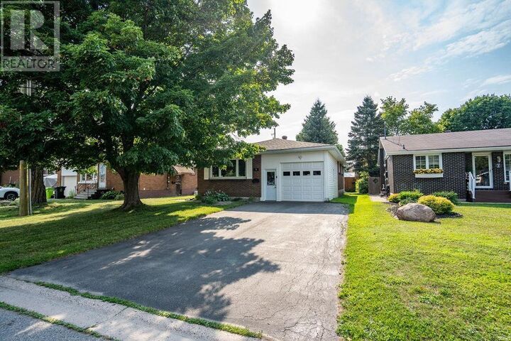 Property Photo: 5 Royal Rd ON P6C 5G8