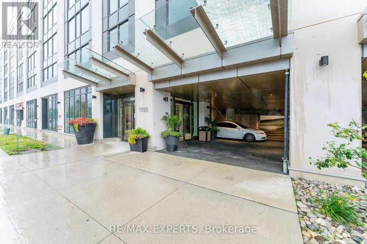 Property Photo:  1928 Lake Shore Boulevard West 3802  ON M6S 0B1 
