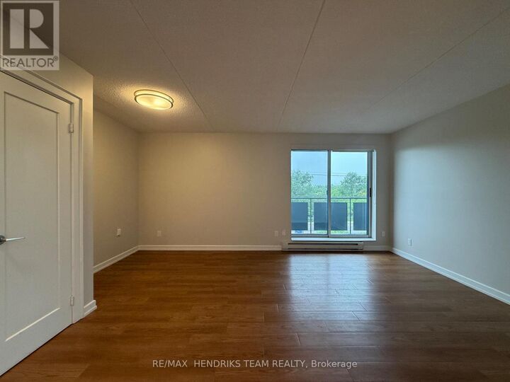 Property Photo: 234 Oakdale Avenue 201 ON L2P 2K6