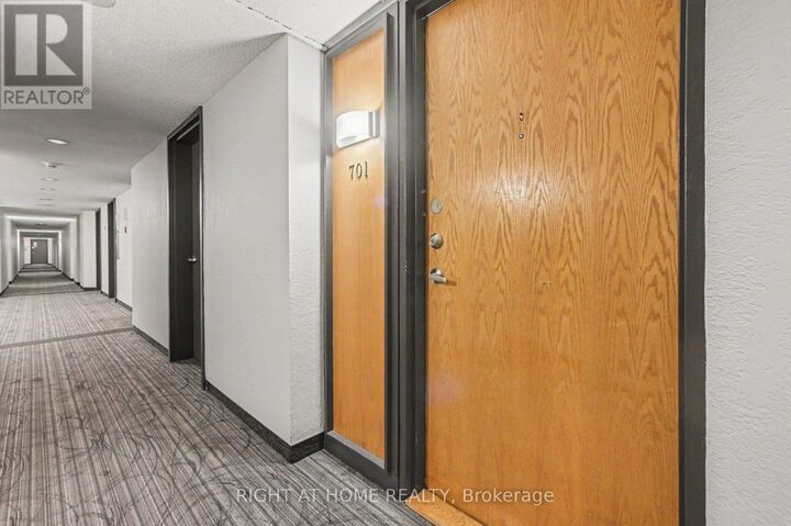 Property Photo:  2759 Carousel Crescent 701  ON K1T 2N5 