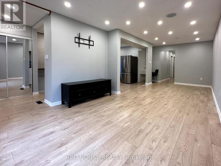 Property Photo:  52 Charlbrook Avenue  ON L4M 2Y4 