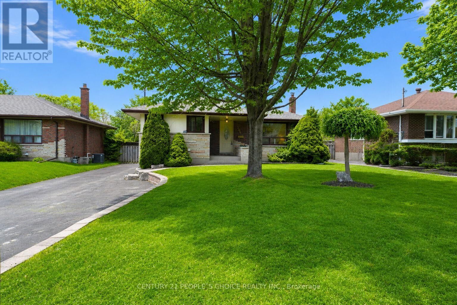 Property Photo: 586 Central Park Boulevard North ON L1G 6A4