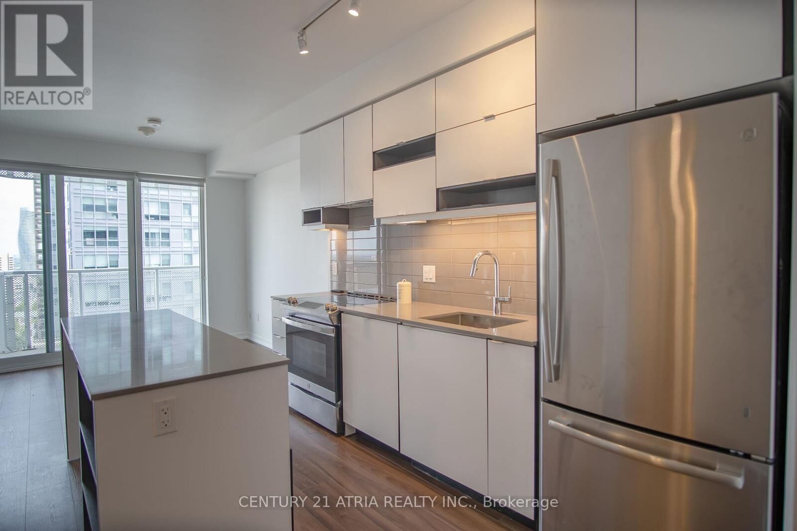 Property Photo: 4065 Confederation Parkway 1405 ON L5B 0L4