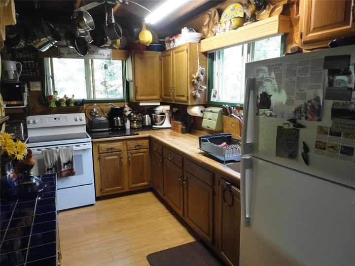 Property Photo: 4 Tamarack Way MB R0C 2R0