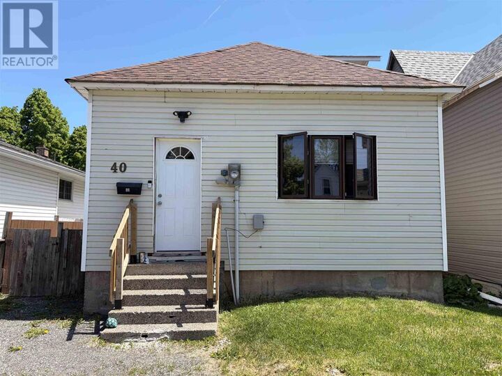 40 Algoma Ave — photo 1