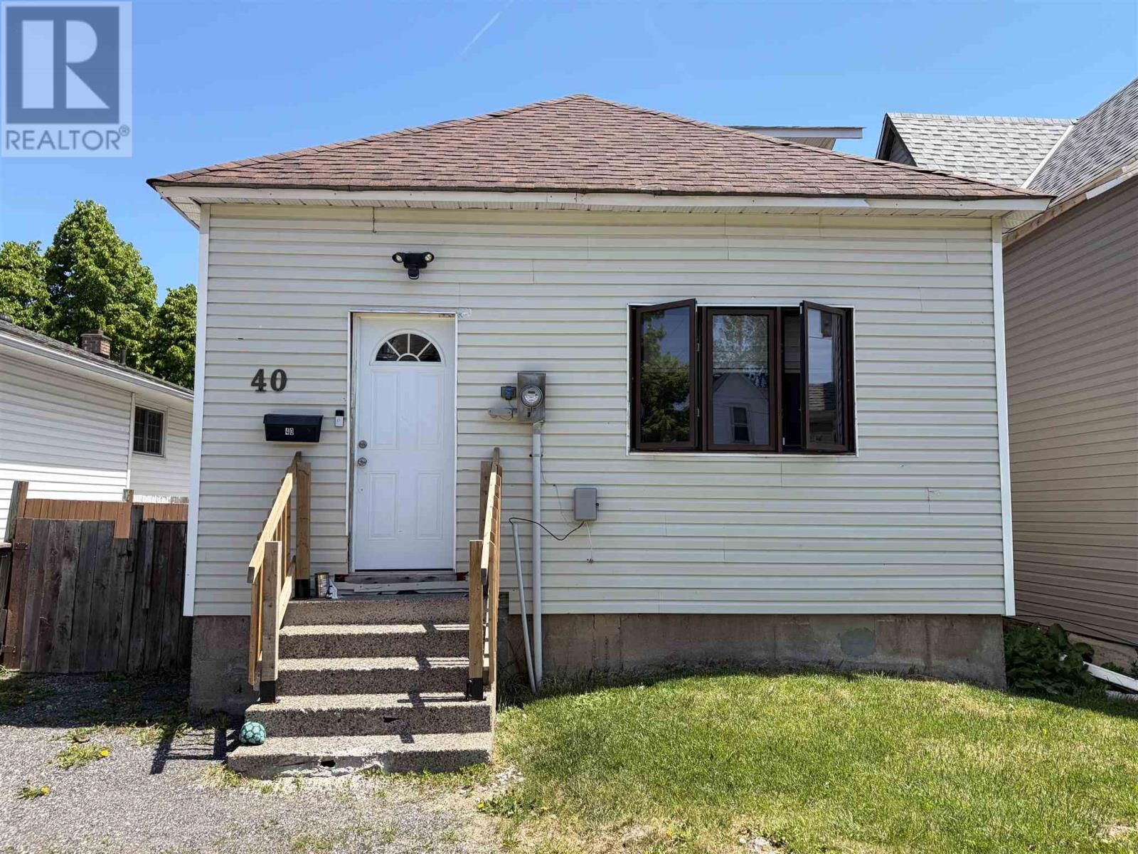 Property Photo: 40 Algoma Ave ON P6B 2P7