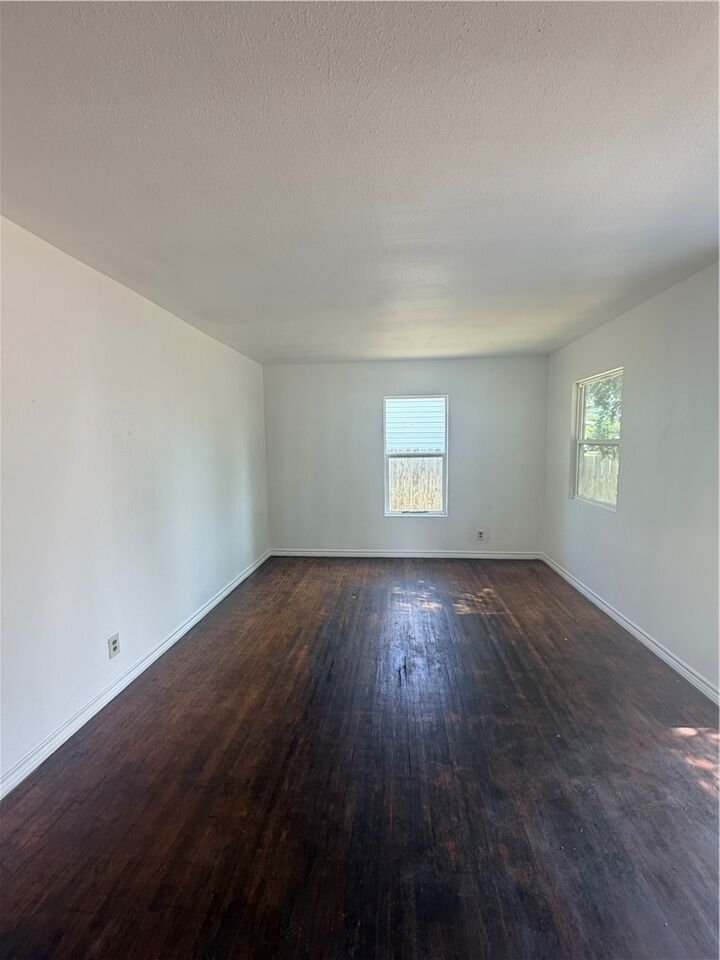 Property Photo: 932 S 16th Street TX 78363