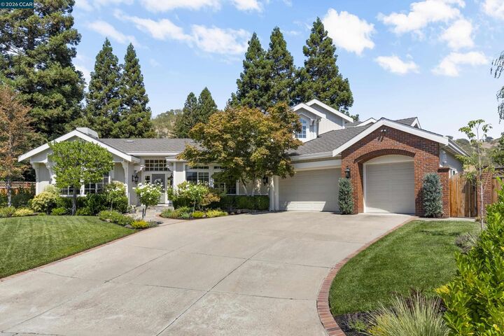 Property Photo:  128 Warwick Ct  CA 94507 