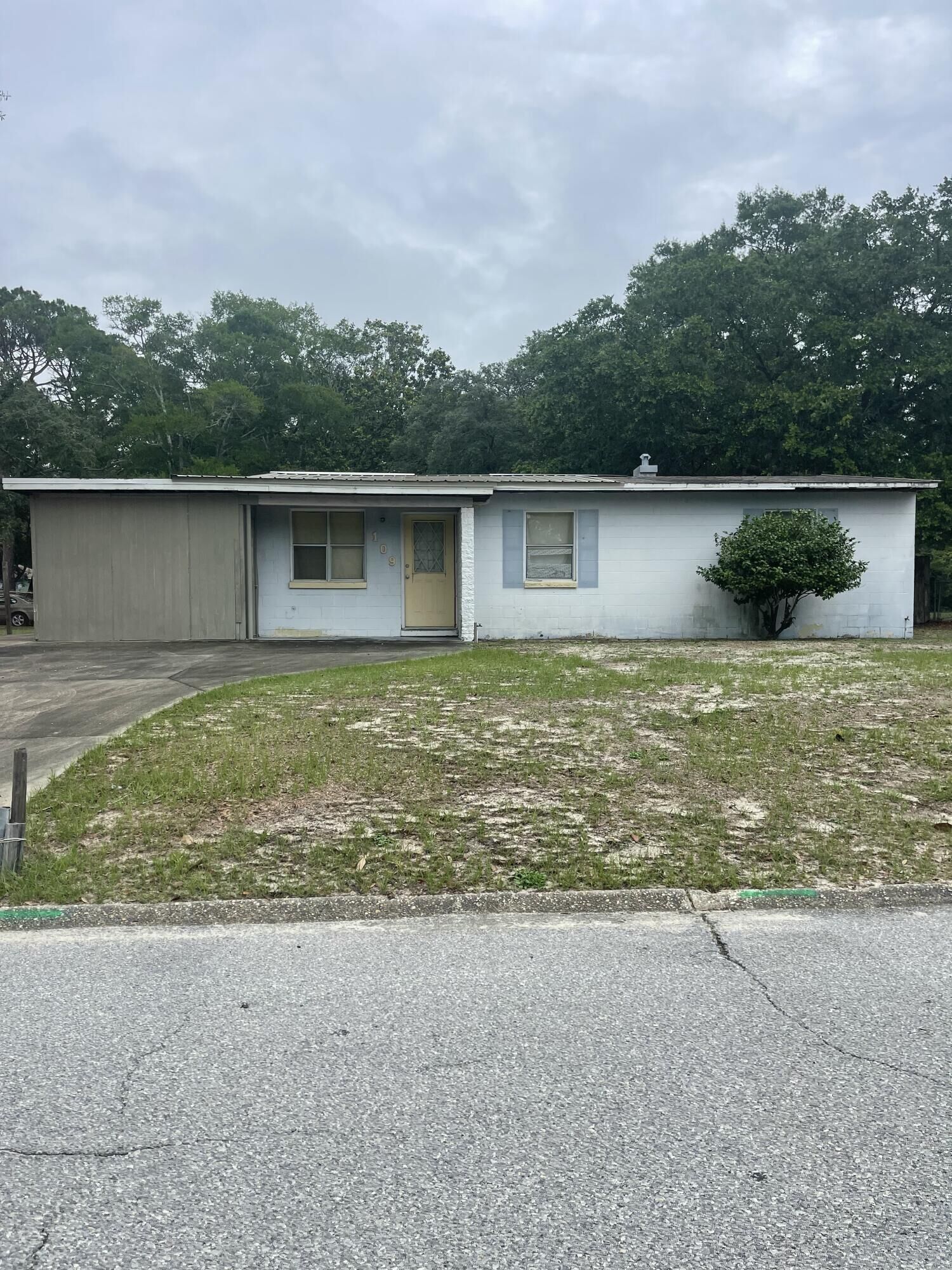 Property Photo:  109 SW 3rd Avenue  FL 32548 