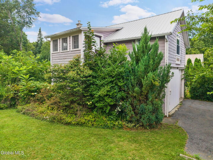 Property Photo:  121 Washington Avenue 2  NY 12043 