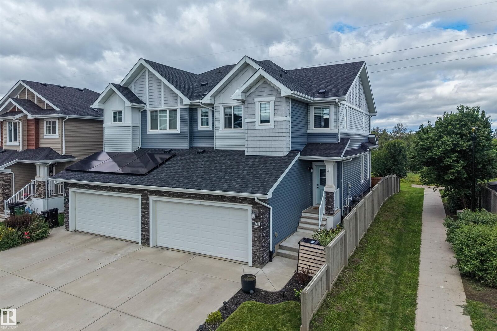 Property Photo:  3837 Robins Crescent NW  AB T5S 0M7 