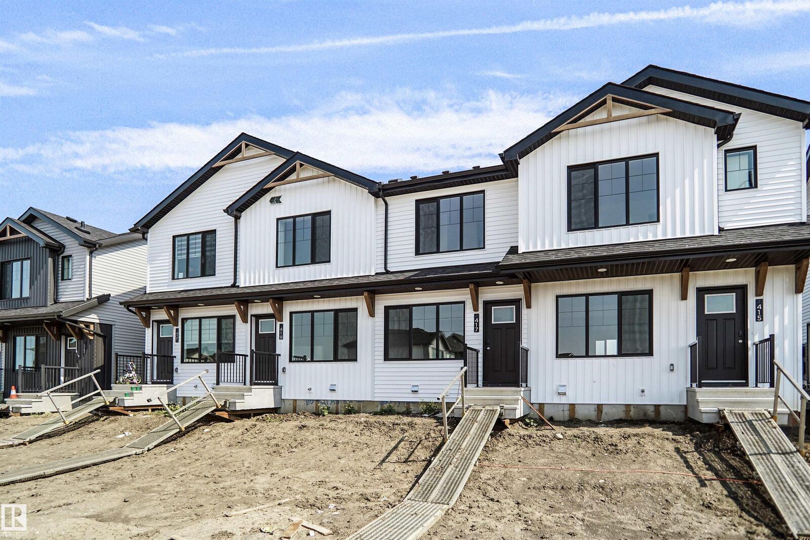 Property Photo:  17229 5 Street NE  AB T5Y 4K6 