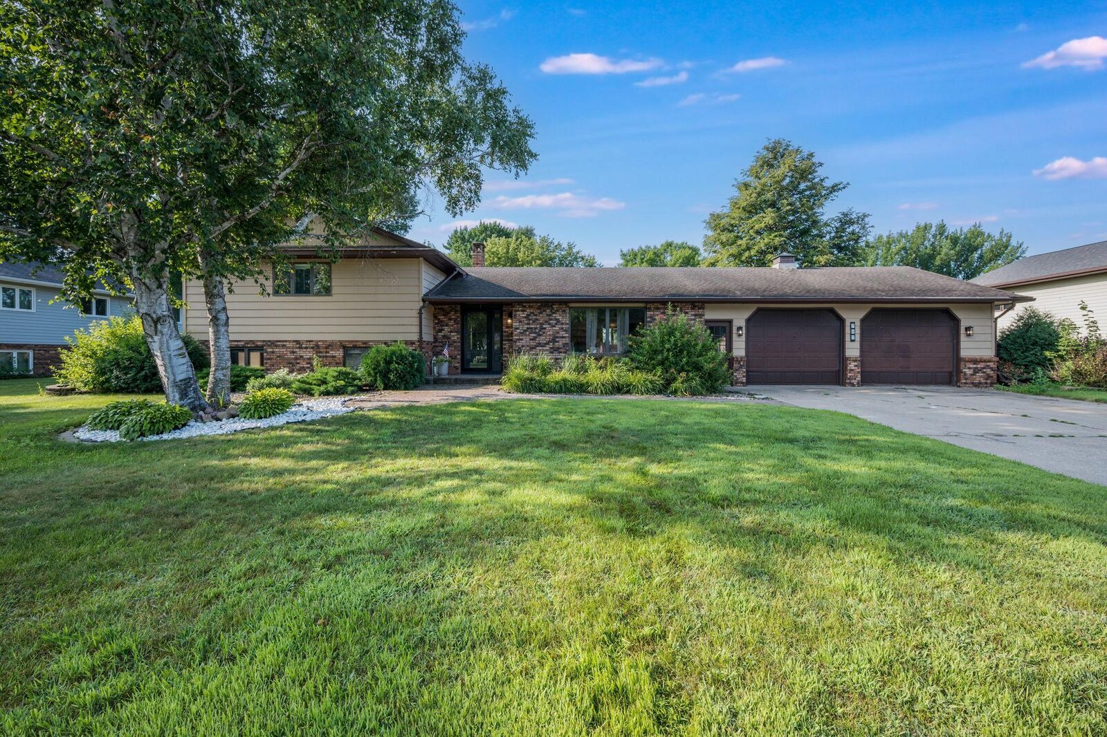 Property Photo: 702 8th Street SW MN 56097