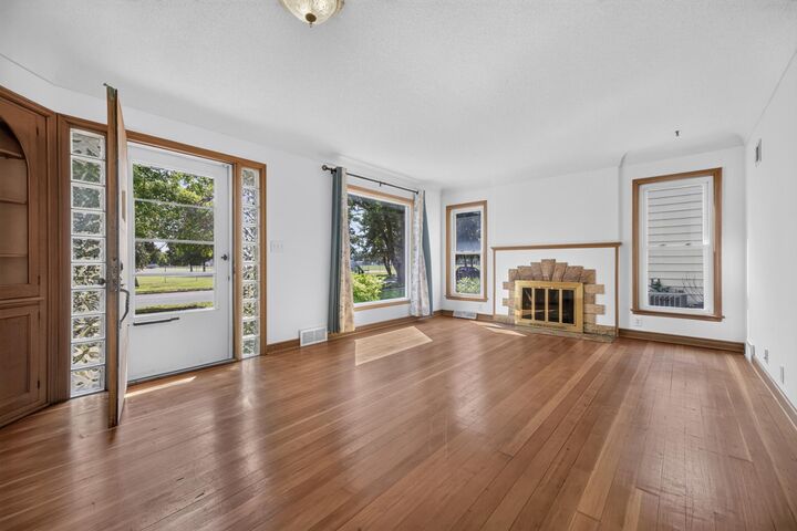 Property Photo: 804 4th Street MN 55024