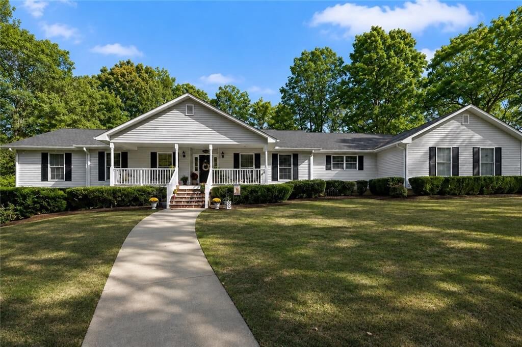 Property Photo:  305 Mountain Brook Road  GA 30534 