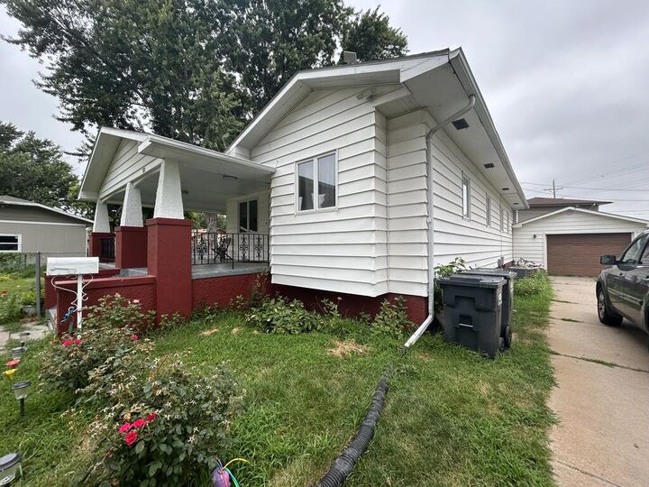 Property Photo: 922 E Bismark Rd NE 68801