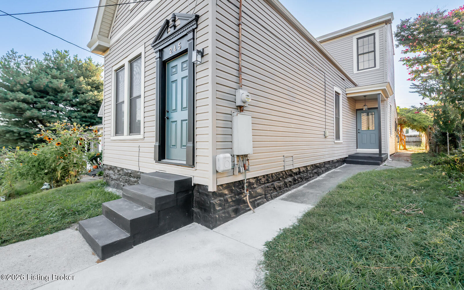 Property Photo: 245 Pope St KY 40206