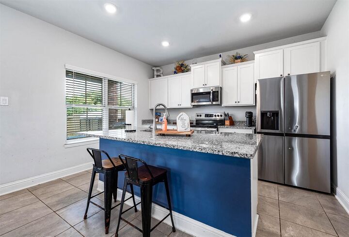 Property Photo:  305 Bryan Way  TX 77515 