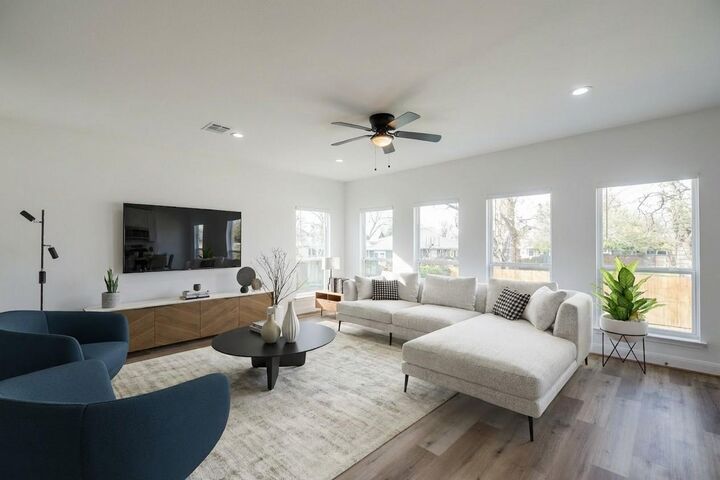 Property Photo: 1415 E 35th Street TX 77022