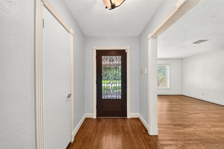 Property Photo: 5262 Briarbend Drive TX 77096