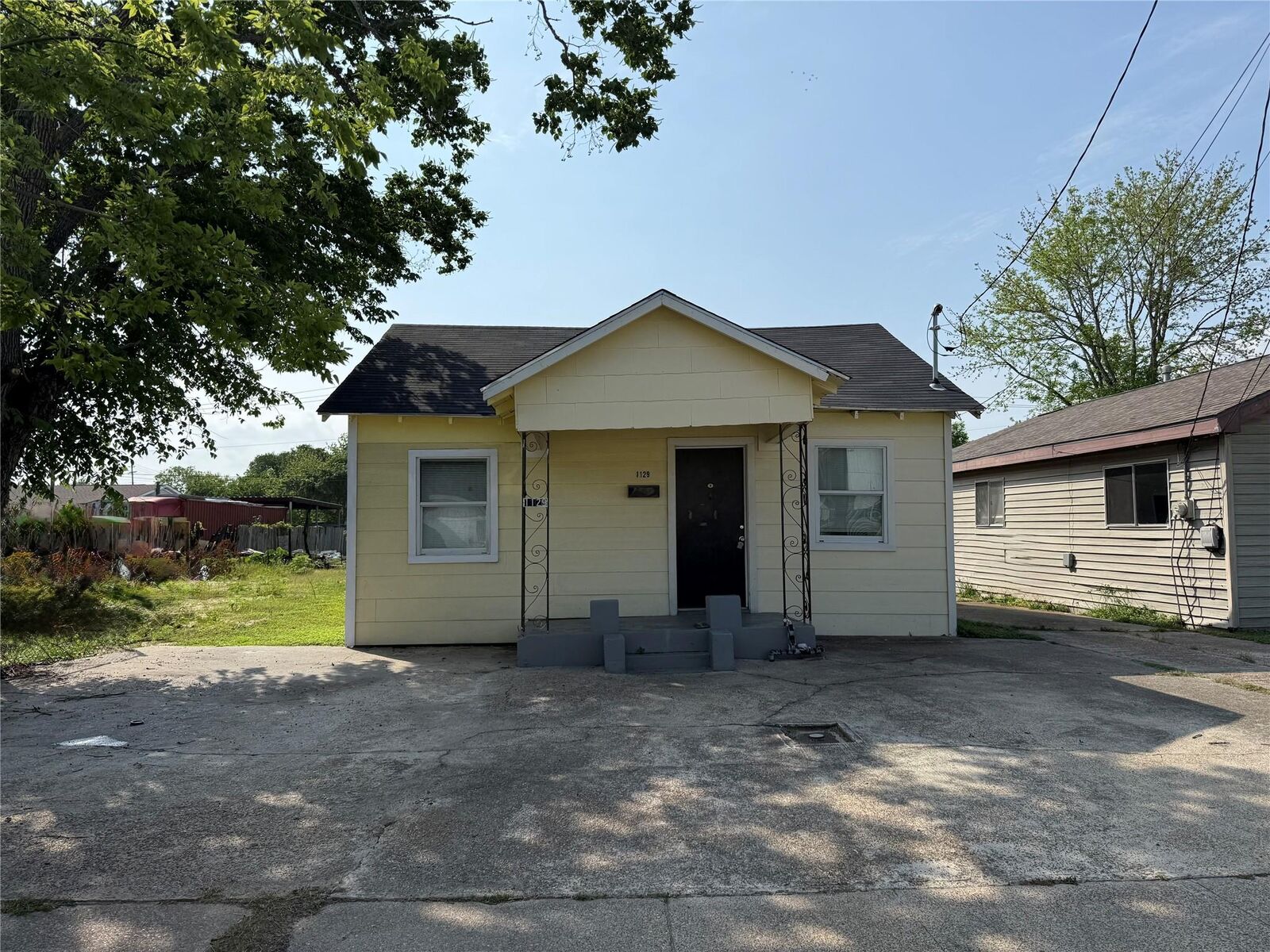 Property Photo: 1129 Beech Street TX 77520