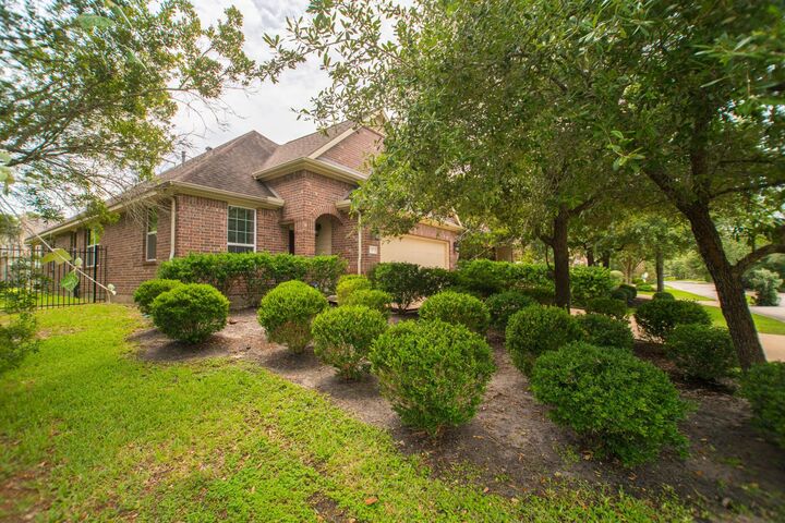 Property Photo: 3 Canterborough Place TX 77375-3102