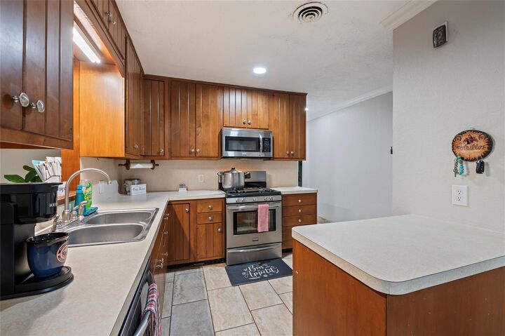 Property Photo: 1803 Edgehill Road TX 77502