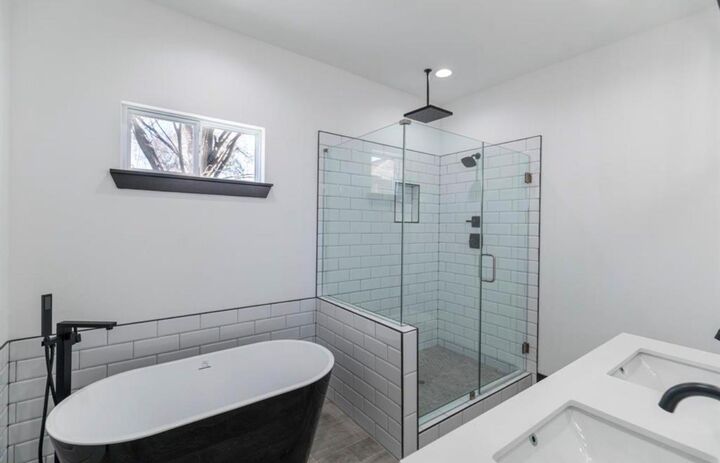 Property Photo: 409 Winnie Street TX 77009