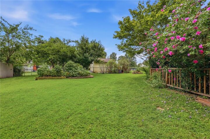 Property Photo:  407 NE 113th Street  MO 64155 