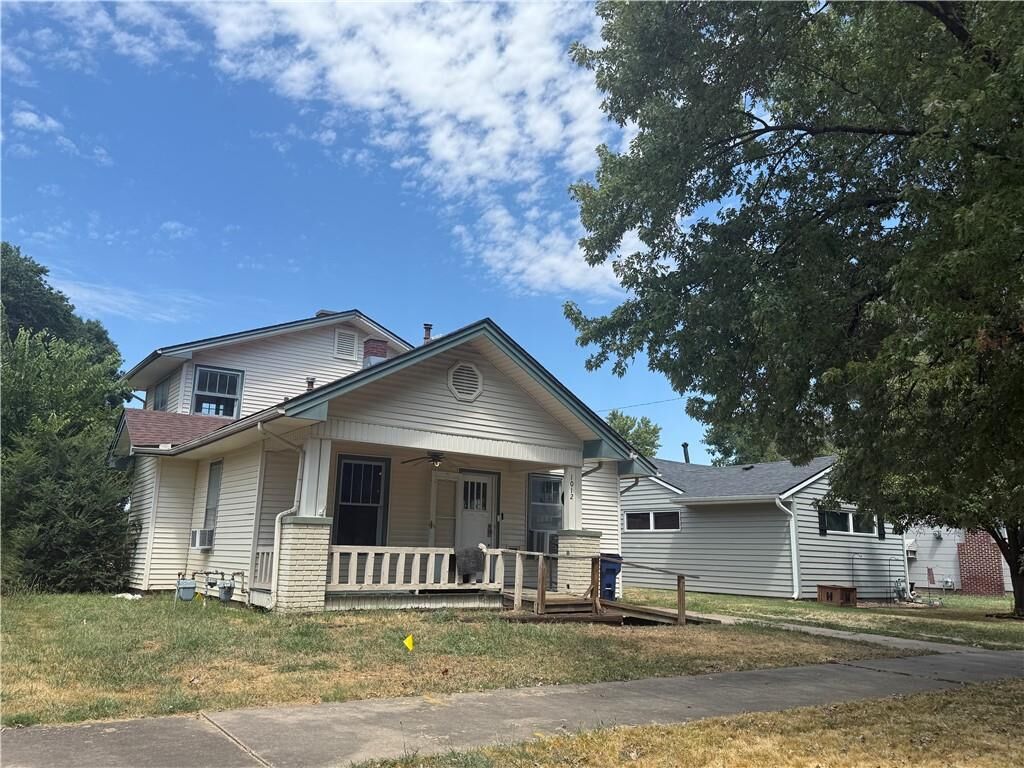 Property Photo: 1012 W 4th Street KS 67337