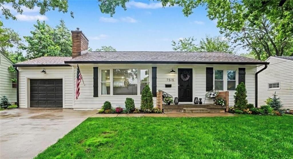 Property Photo: 7515 Juniper Drive KS 66208