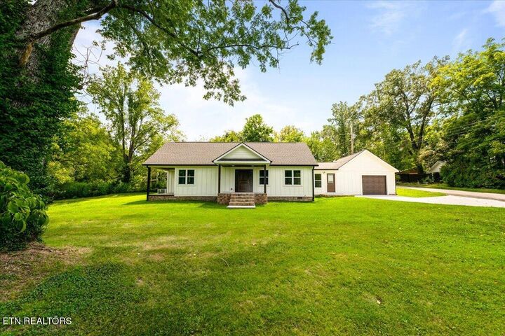 Property Photo: 216 Lafayette St TN 37841