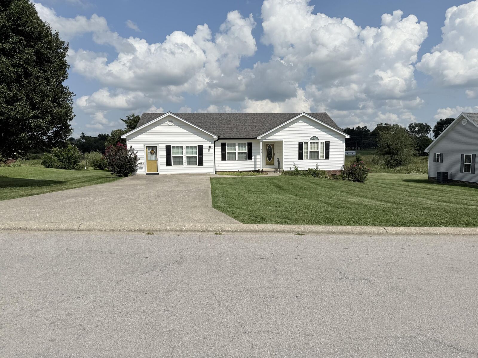 Property Photo: 419 Bellaire Drive KY 40330