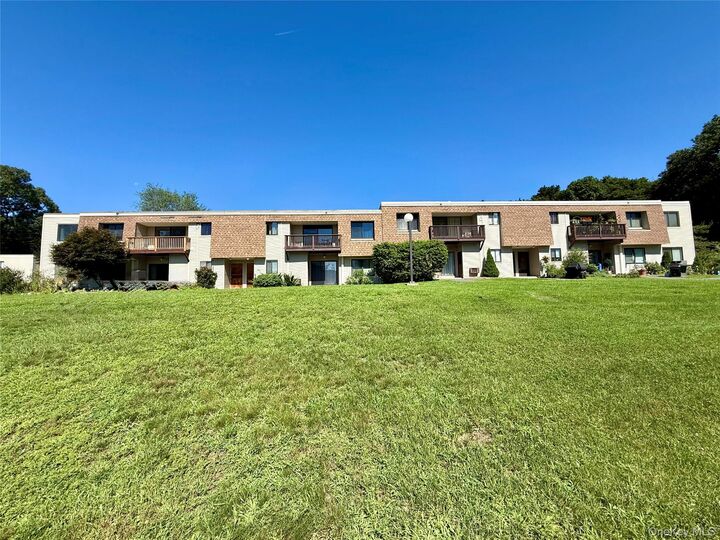 Property Photo:  316 Vista On The Lake  NY 10512 