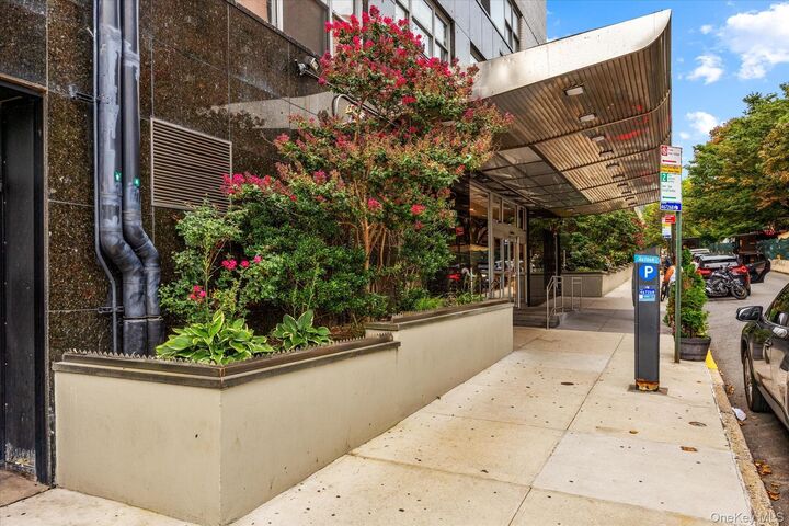 Property Photo:  125-10 Queens Boulevard 716  NY 11415 