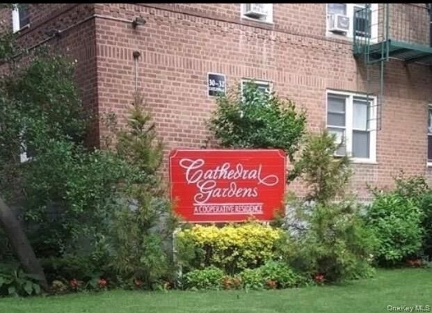 Property Photo:  36 Cathedral Avenue 2D  NY 11550 