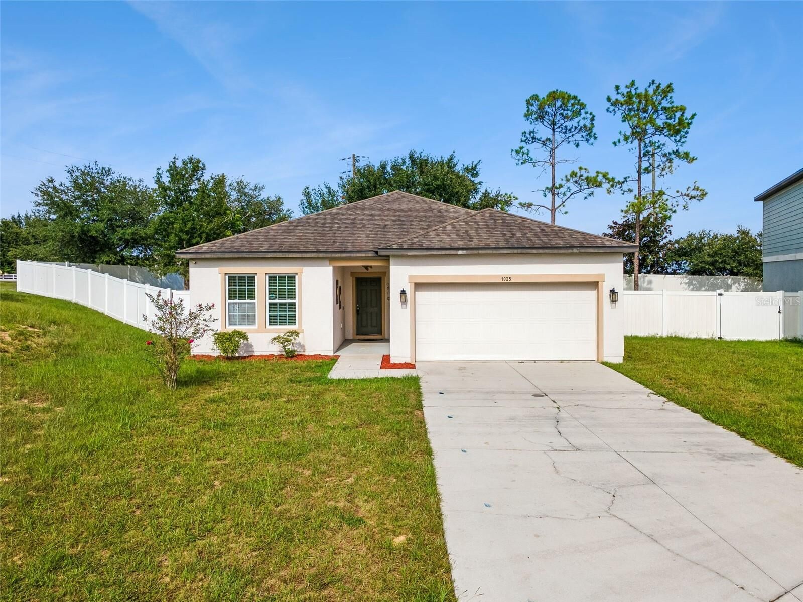 Property Photo:  1025 Margot Lane  FL 33853 
