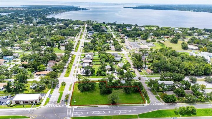 Property Photo:  205 Chestnut Street  FL 34677 