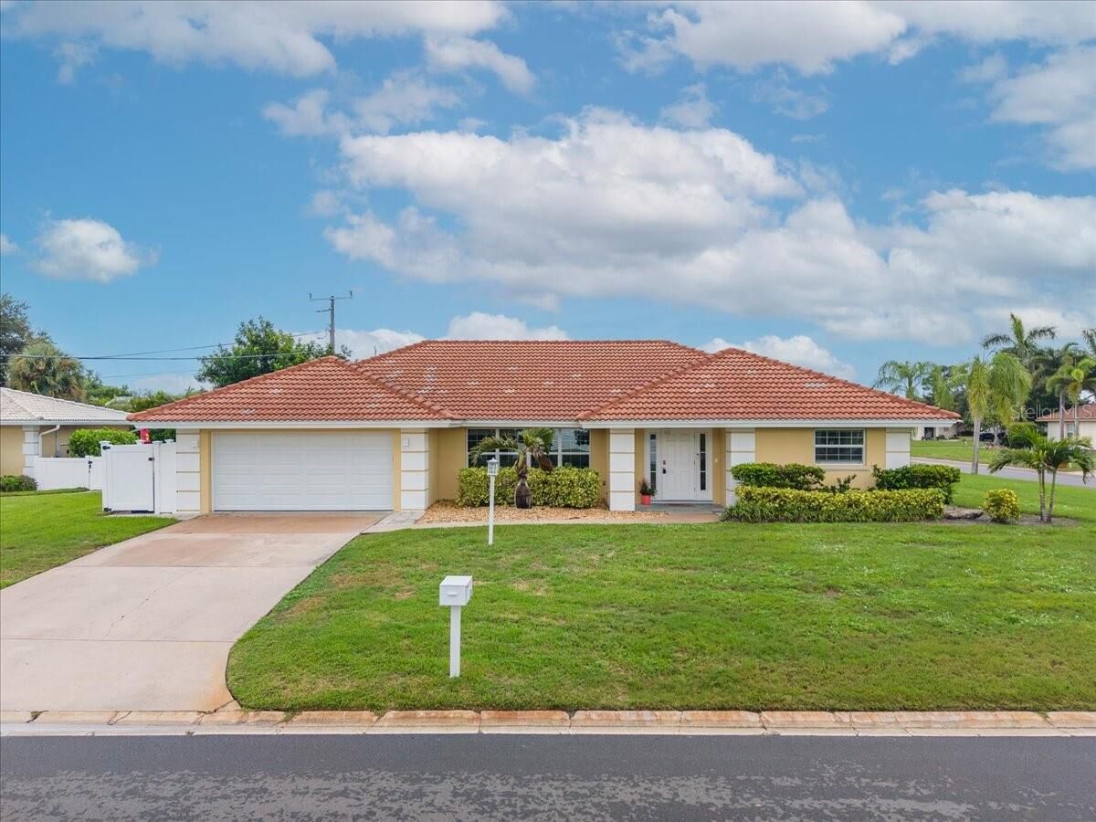 Property Photo: 100 Matisse Circle W FL 34275
