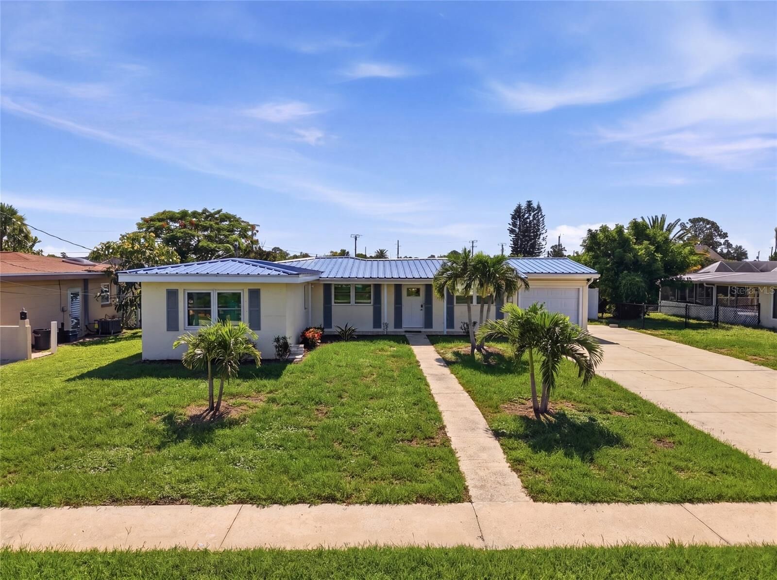 Property Photo: 181 Duxbury Avenue FL 33952