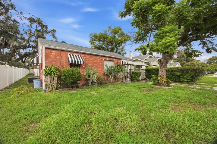 Property Photo:  1416 E Idlewild Avenue  FL 33604 