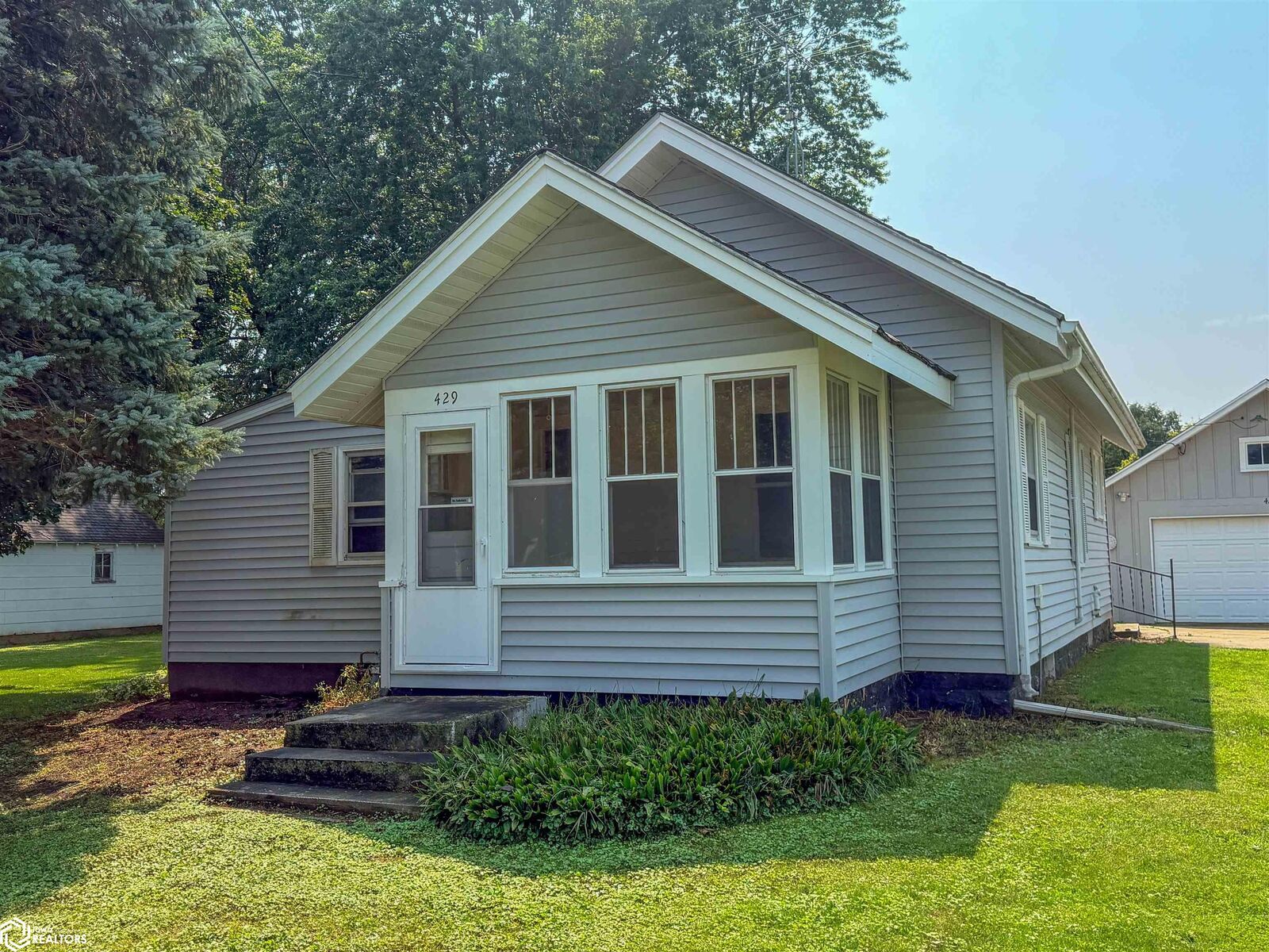 Property Photo: 429 12th Avenue NE IA 50441