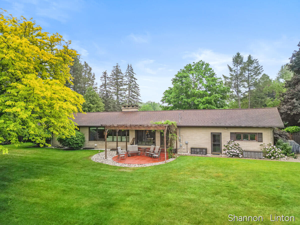 Property Photo: 346 Orchard View Drive MI 49455-1252