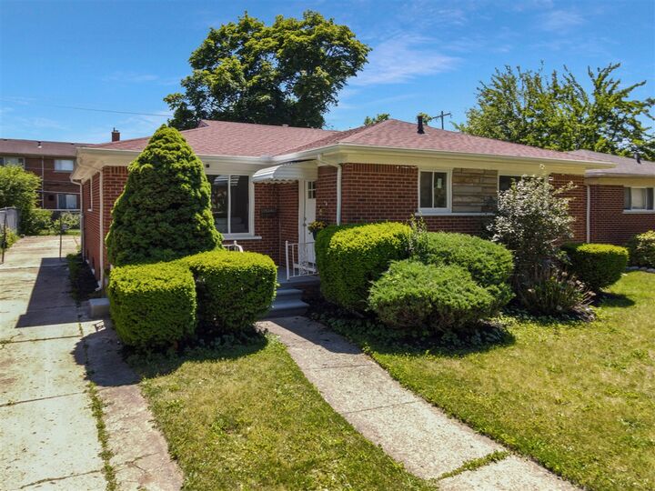 Property Photo:  15241 Pearson Street  MI 48237-2528 