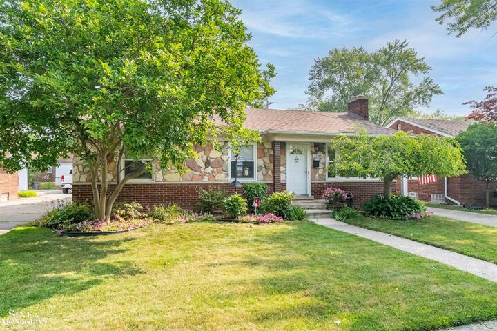 Property Photo: 21305 Prestwick Avenue MI 48225